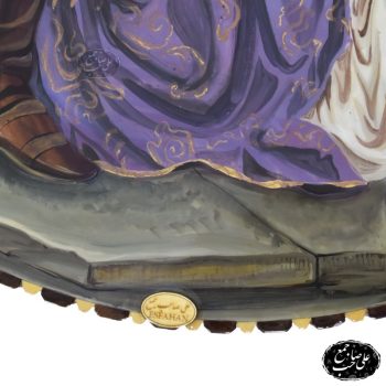 تابلو نقاشی گرد طرح بانو و گیتار فرانسوی با قاب خاتم‌ و چوب اصیل اصفهان